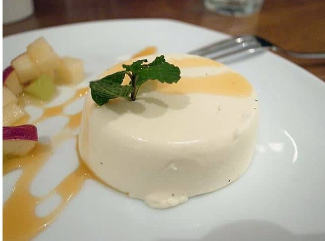 Bánh panna cotta